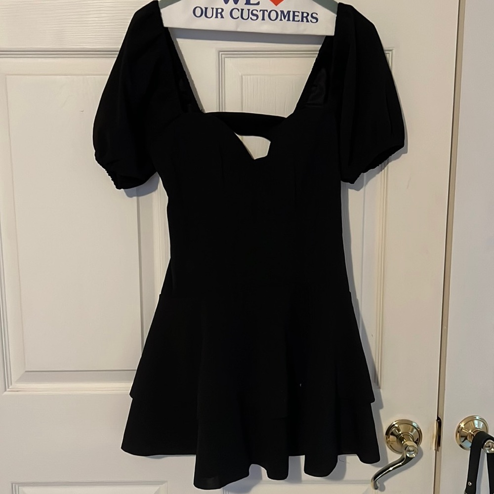 SNDYS NWT heart neckline puff sleeve dress